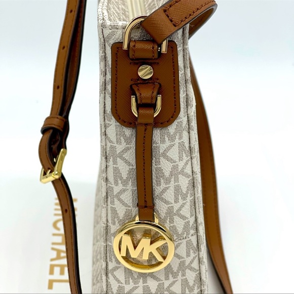 Michael Kors Large Messenger Bag Vanilla - Picture 4 of 13